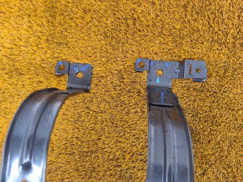 Крепление топливного бака