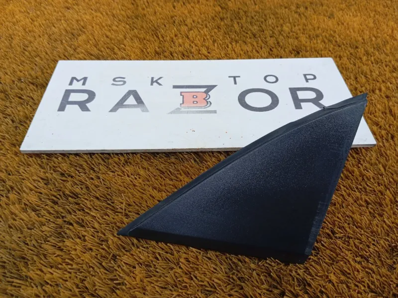 Уголок двери