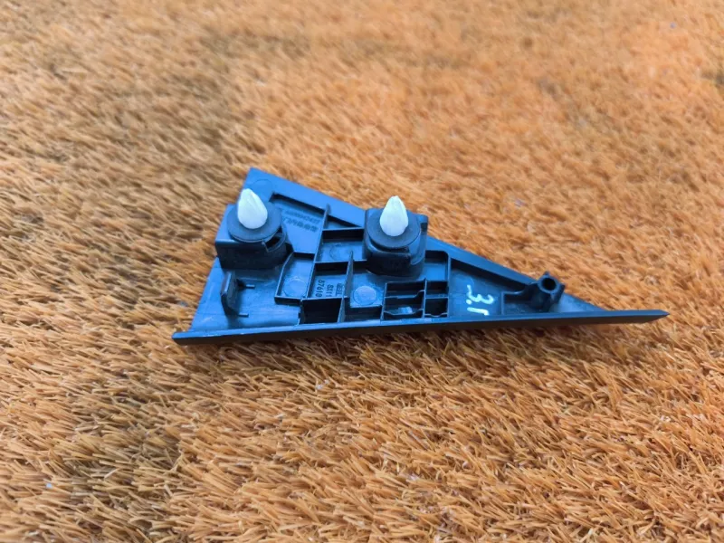 Уголок двери