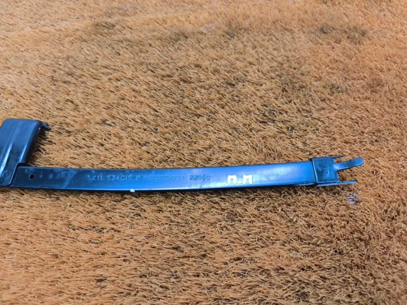 Направляющая стекла двери