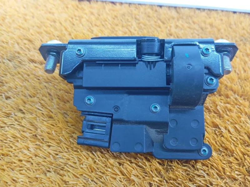 Замок багажника