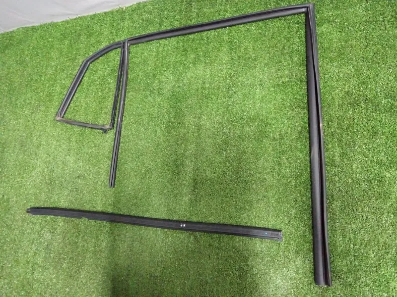 Уплотнитель стекла двери