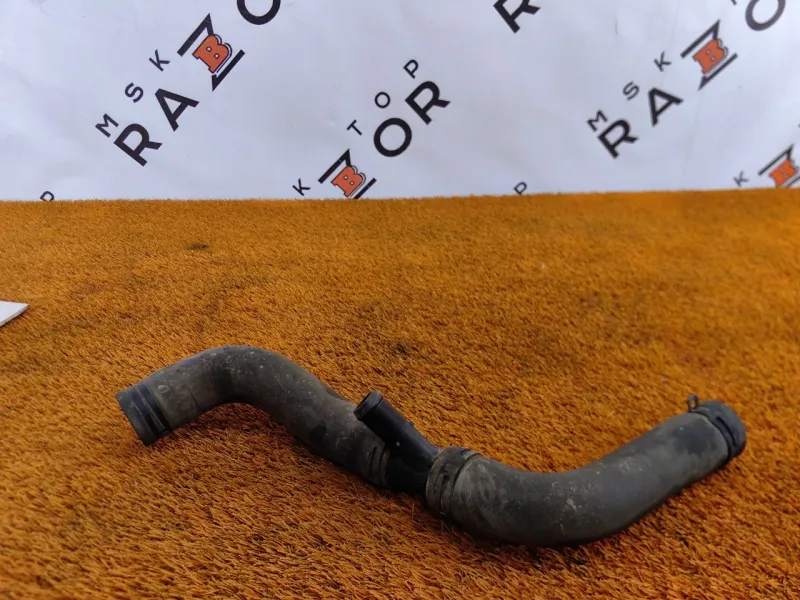 Патрубок системы охлаждения