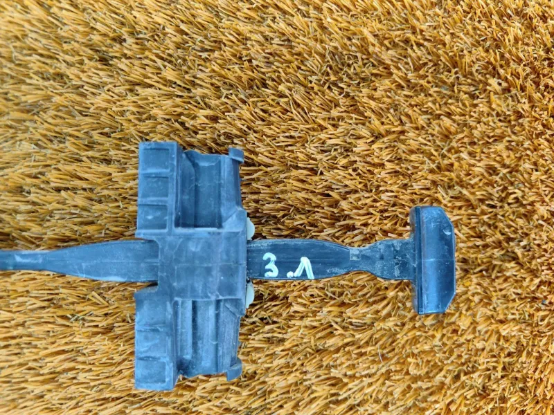 Ограничитель двери