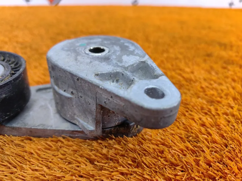 Ролик натяжной навесного оборудования