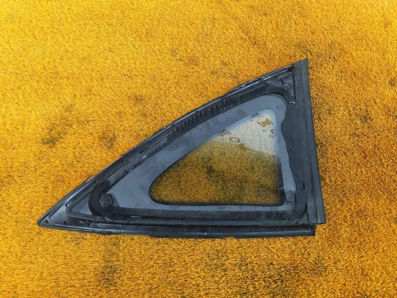 Форточка задняя