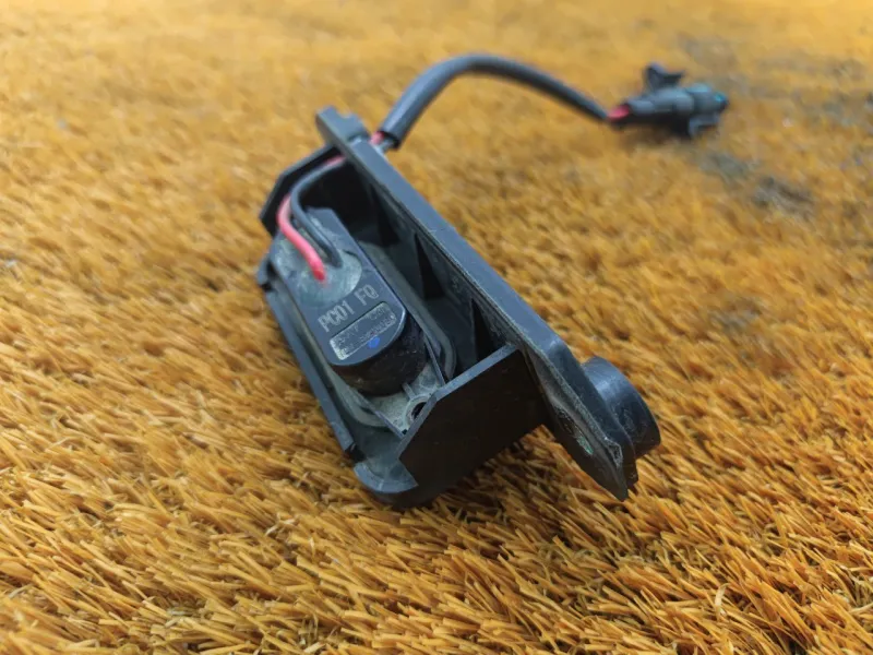 Кнопка открывания багажника