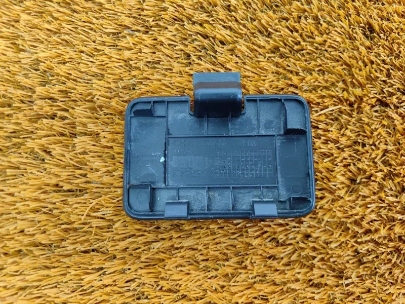 Обшивка двери багажника