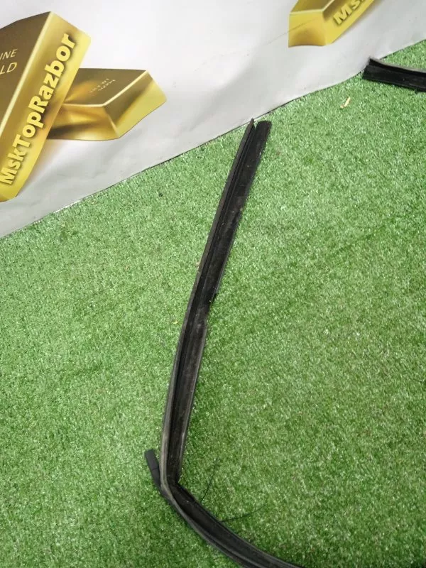 Уплотнитель стекла двери