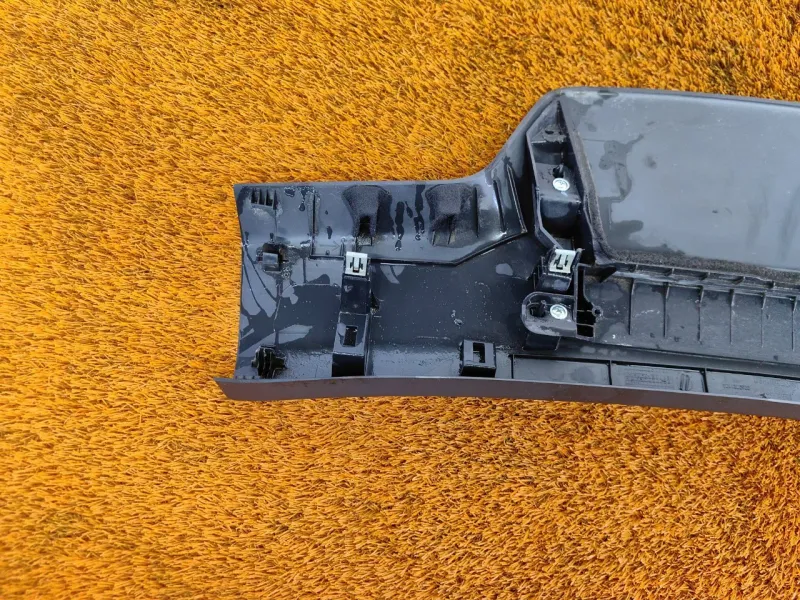 Обшивка двери багажника