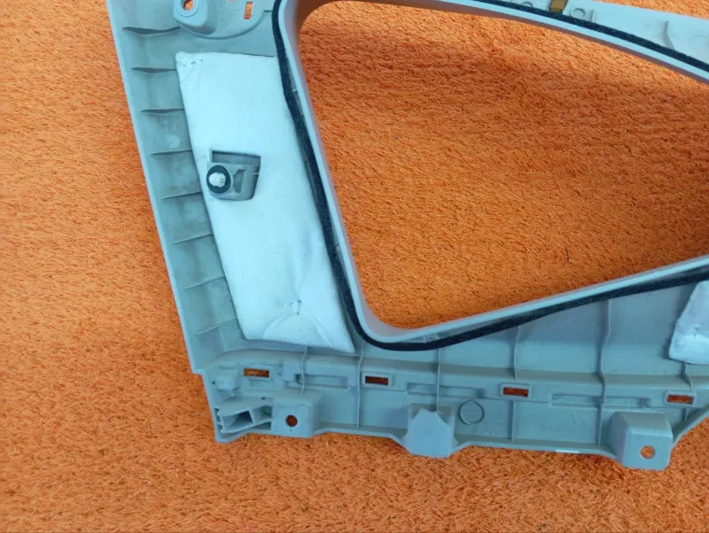 Накладка на стойку кузова