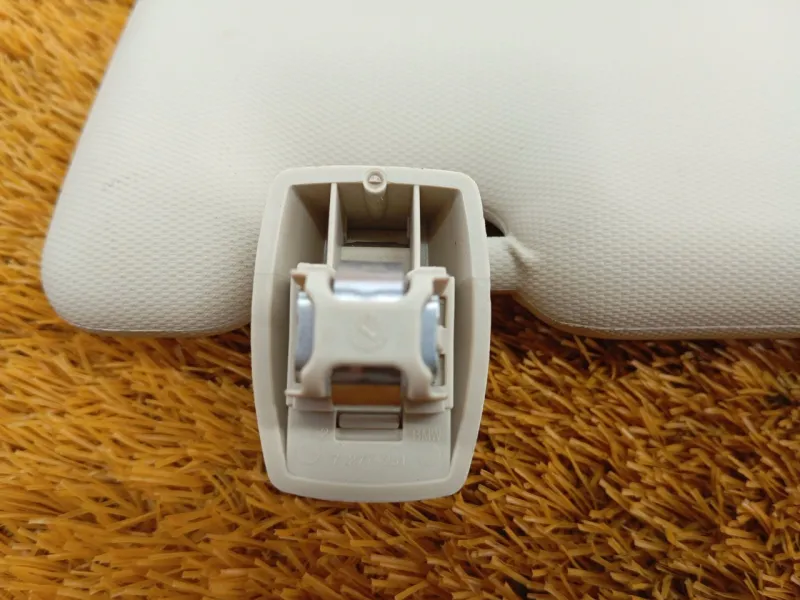 Козырек солнцезащитный