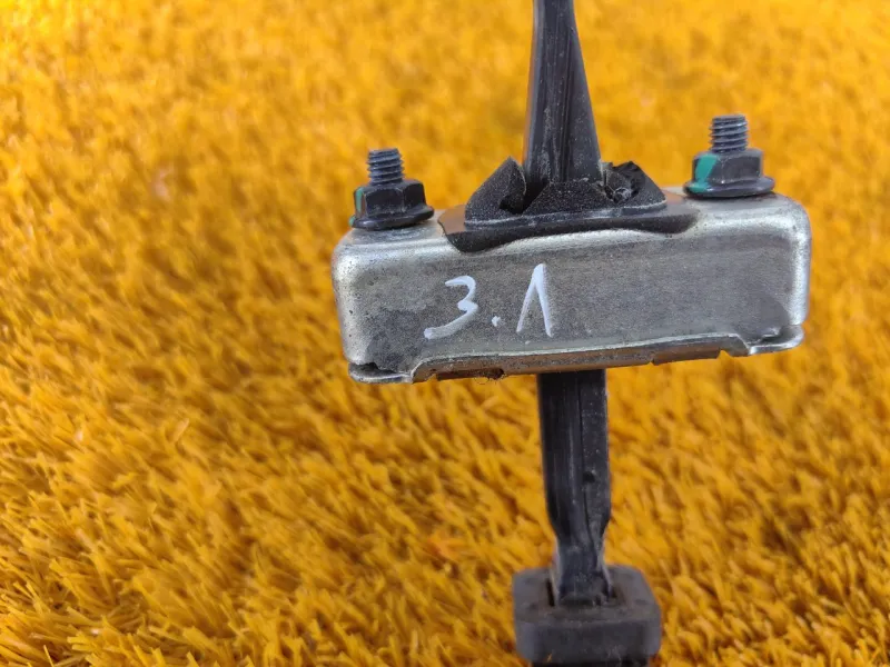 Ограничитель двери