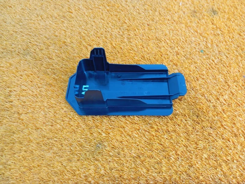 Крышка блока предохранителей