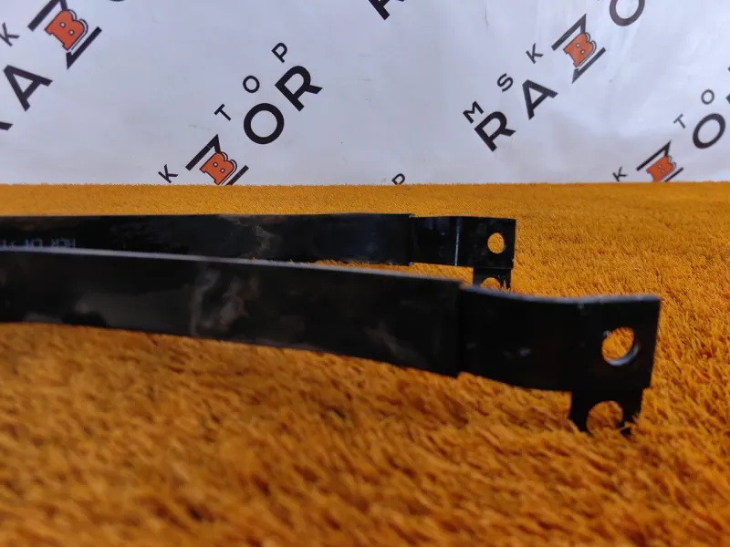 Крепление топливного бака