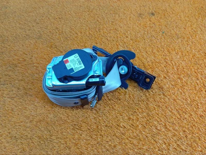 Ремень безопасности