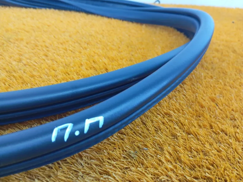 Уплотнитель проема двери