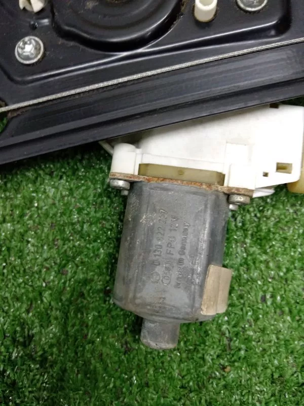 Стеклоподъемник BMW 3-Series 2005 51337140587 E90, передний правый