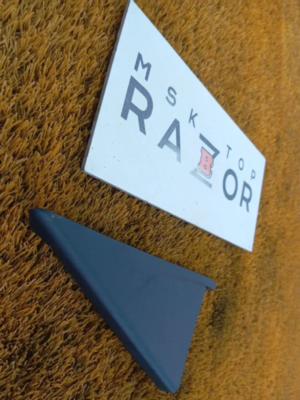 Уголок двери