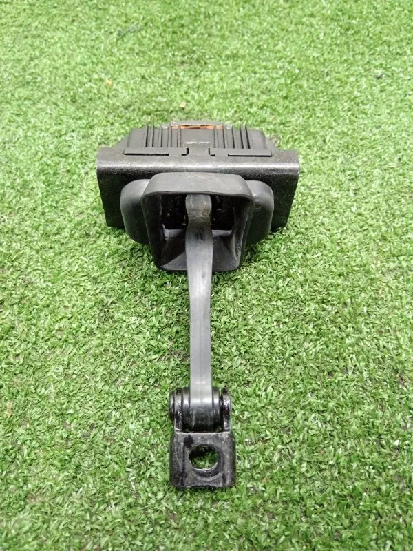 Ограничитель двери