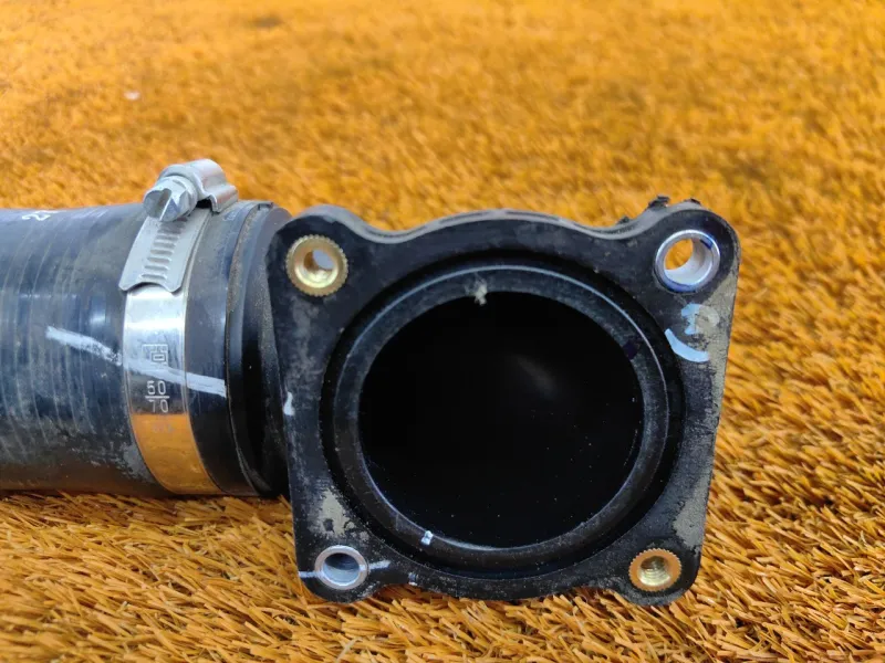 Патрубок интеркулера