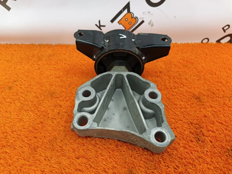 Опора двигателя