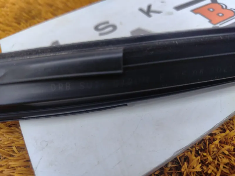 Уплотнитель стекла двери