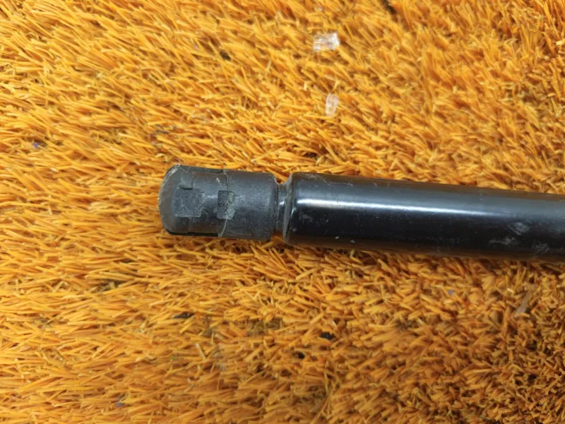 Амортизатор багажника