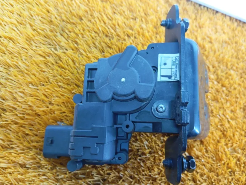 Замок багажника