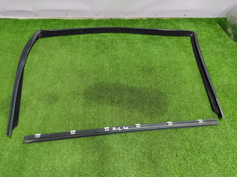 Уплотнитель стекла двери