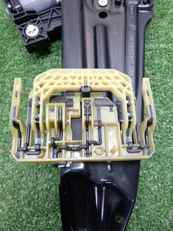 Стеклоподъемник BMW 5-Series 2010 51357182613 F10/F11, задний левый