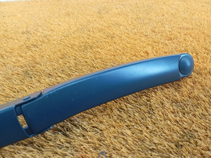 поводок стеклоочистителя