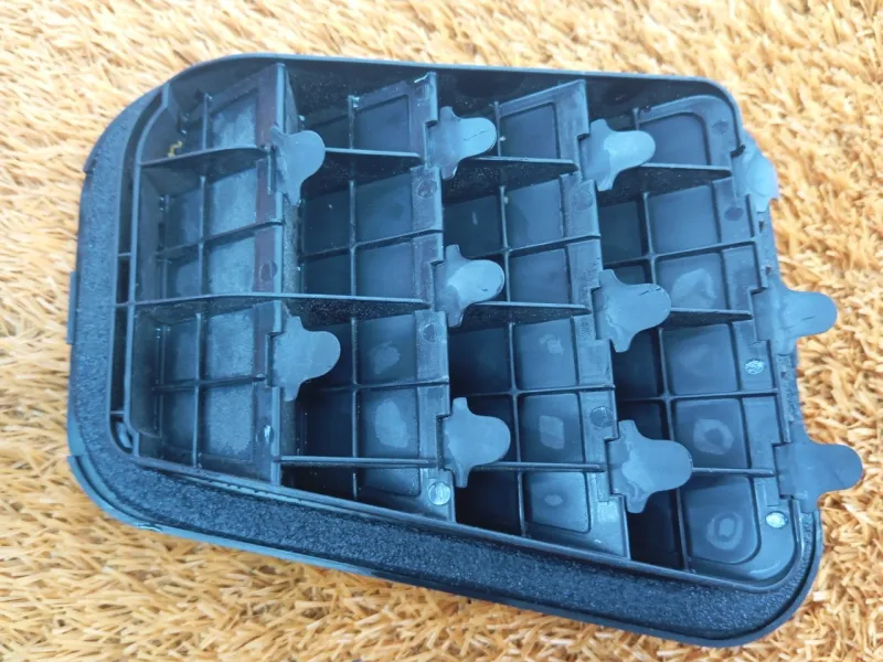 Решетка вентиляционная