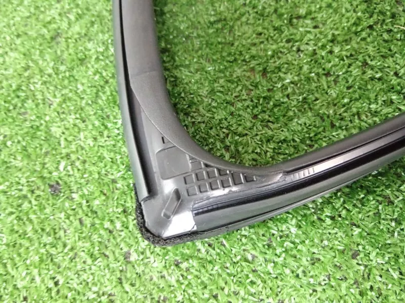 Уплотнитель стекла двери