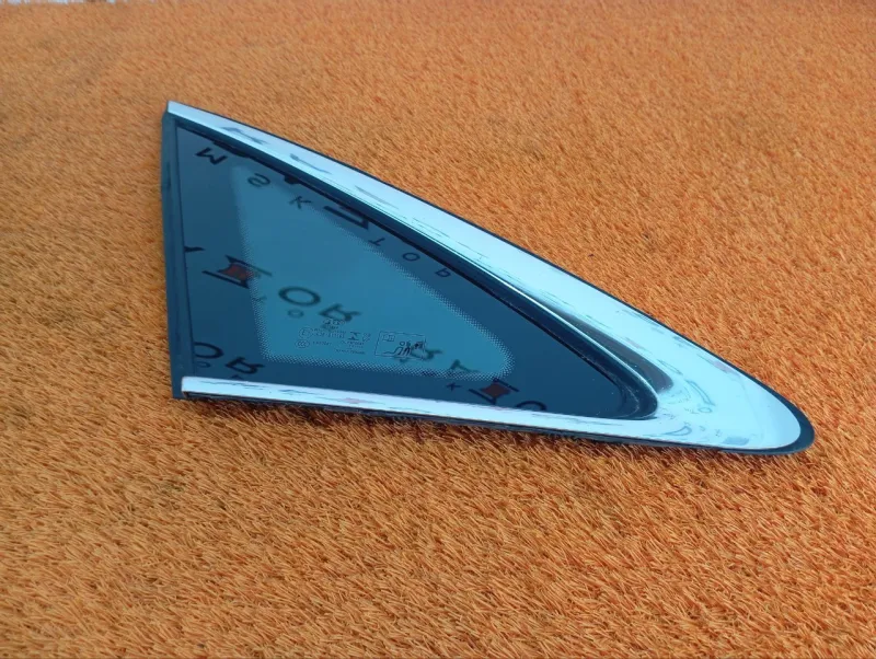 Форточка задняя