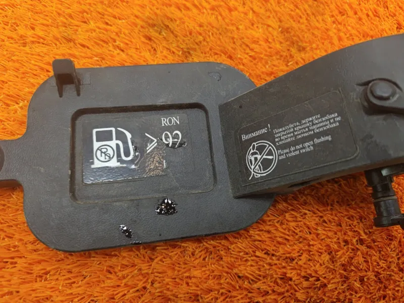 Лючок топливного бака