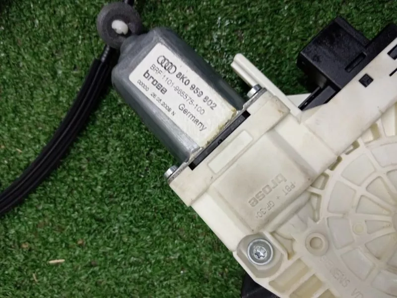 Стеклоподъемник Audi A4 2008 8K0959802 B8, передний правый