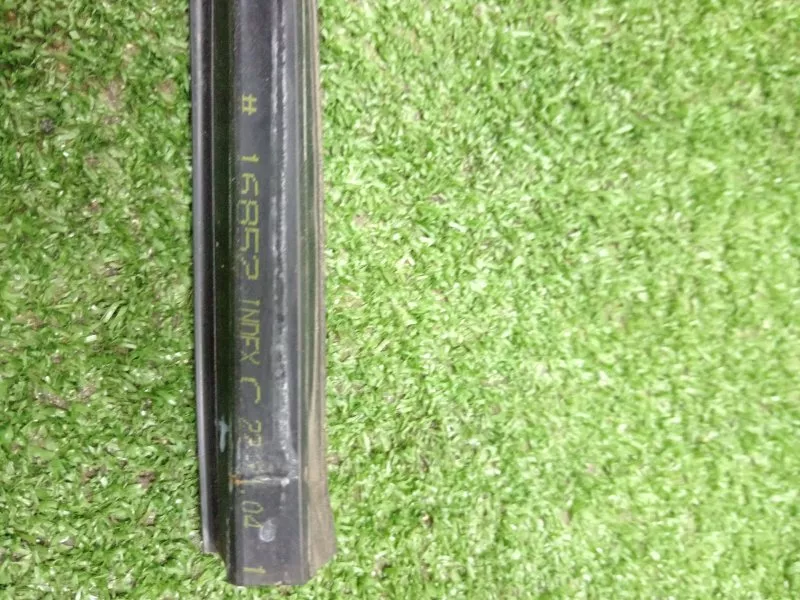 Уплотнитель стекла двери