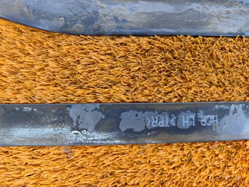 Крепление топливного бака