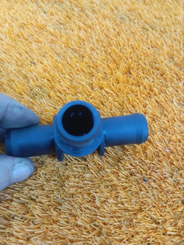 Тройник патрубков печки