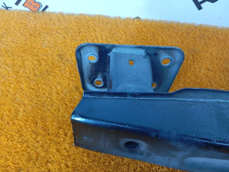 Усилитель бампера