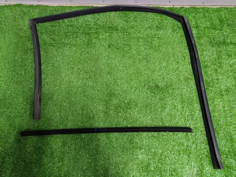 Уплотнитель стекла двери