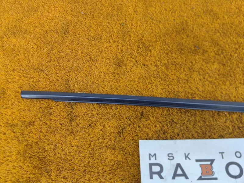 Уплотнитель стекла двери