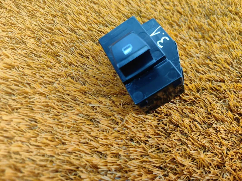 Кнопка стеклоподъемника