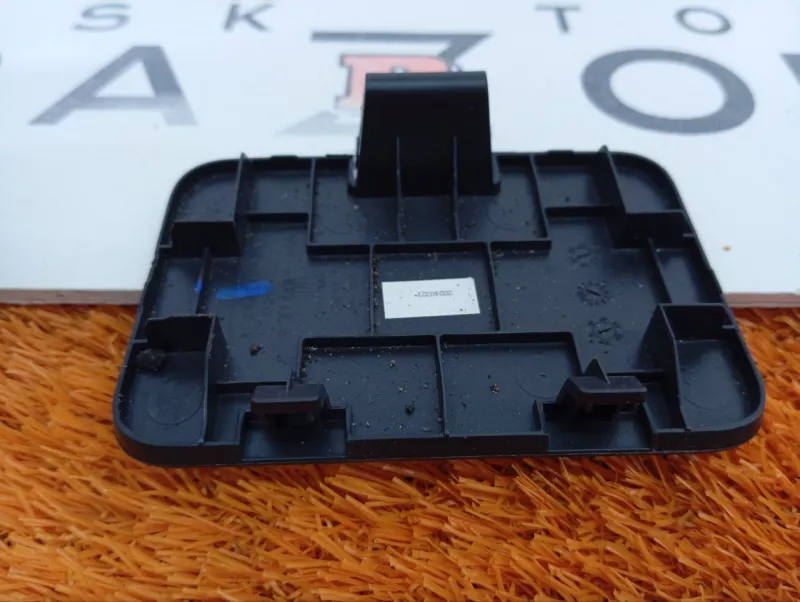 Обшивка двери багажника