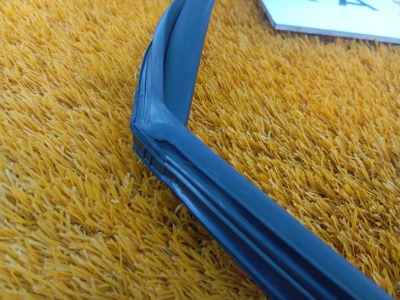 Уплотнитель стекла двери