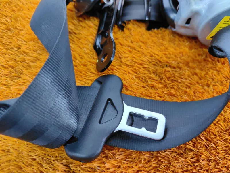 Ремень безопасности