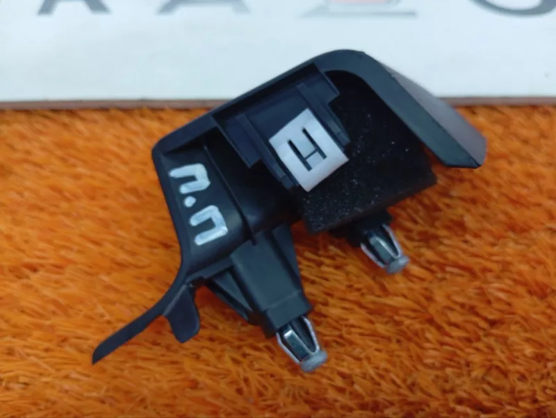 Накладка крепления зеркала