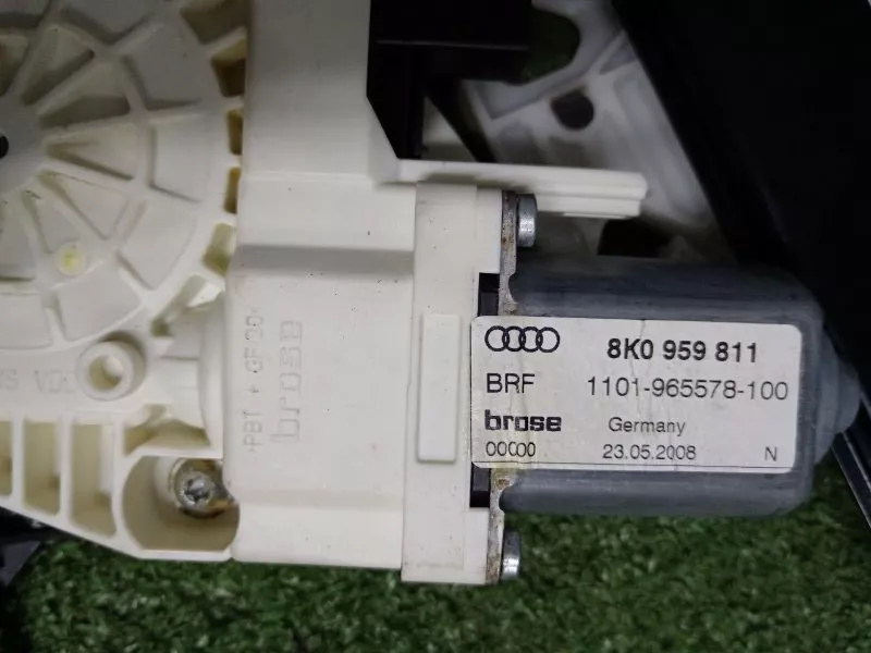 Стеклоподъемник Audi A4 2008 8K0839461 B8, задний левый