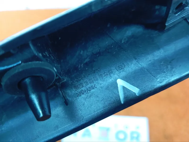 Молдинг на крыло